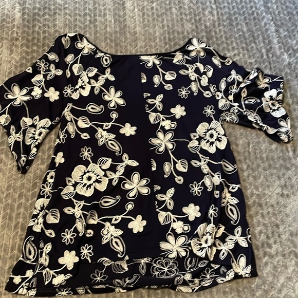 Anthropologie Liv Los Angeles Short sleeve embroidered shirt.  Size small. - Picture 6 of 12